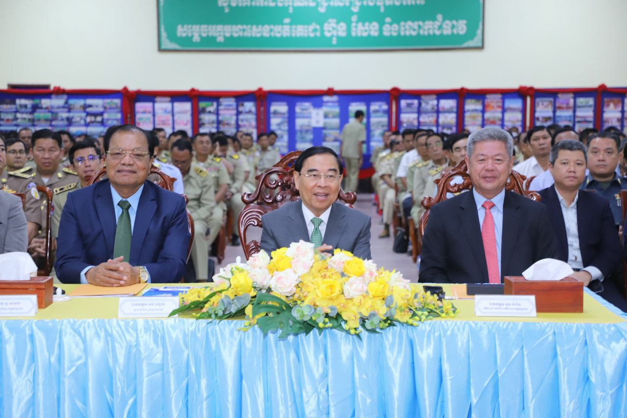 រដ្ឋបាលខេត្តកណ្តាល បើកកិច្ចប្រជុំបូកសរុបលទ្ធផលការងារ ភូមិ ឃុំ សង្កាត់ មានសុវត្ថិភាព ប្រចាំឆ្នាំ២០២៤ និងទិសដៅអនុវត្តបន្តឆ្នាំ២០២៥