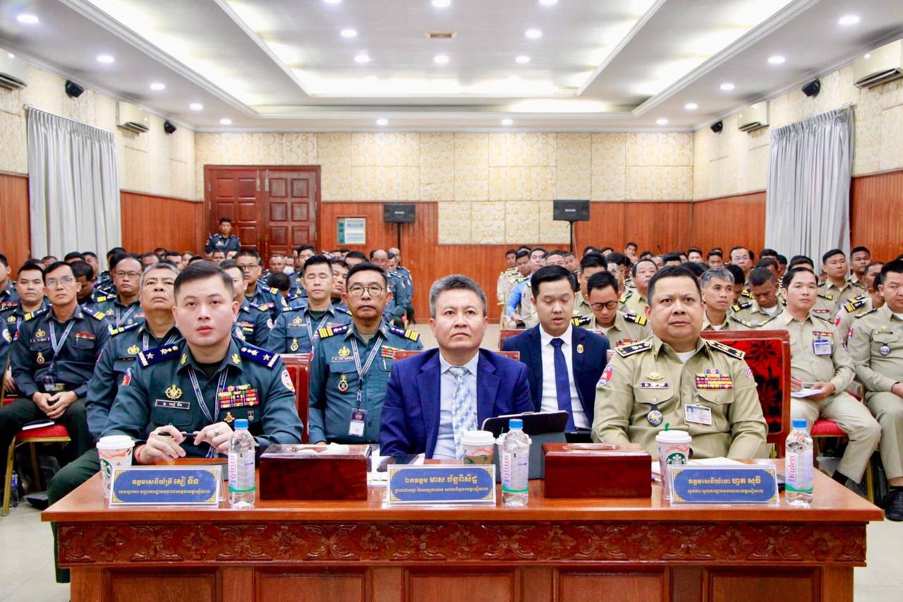 កងរាជអាវុធហត្ថខេត្តសៀមរាប និងស្នងការនគរបាលខេត្តសៀមរាប សហការគ្នាបើកវគ្គសិក្សា បំប៉នជំនាញនគរបាលយុត្តិធម៌ ដល់មន្ត្រីជំនាញនគរបាលយុត្តិធម៌ អង្គភាពទាំង០២!