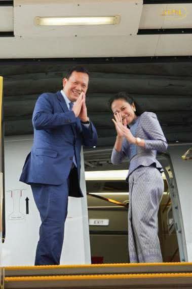 សម្តេចធិបតី ហ៊ុន ម៉ាណែត និងលោកជំទាវបណ្ឌិត ដឹកនាំគណៈប្រតិភូ ធ្វើមាតុភូមិនិវត្តន៍វិញ បន្ទាប់ពីបញ្ចប់បេសកកម្មការងារប្រកបដោយជោគជ័យនៅក្រៅប្រទេស រយៈពេល១សប្ដាហ៍