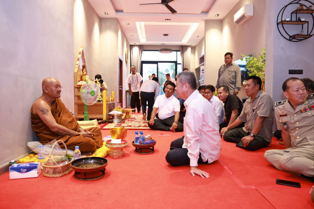 ឯកឧត្ដម គួច ចំរើន អភិបាលខេត្តកណ្ដាល បានដឹកនាំមន្ត្រីជំនាញ អញ្ជើញថ្វាយបង្គំលោកតា ស៊ុច និងពិនិត្យទីតាំងដើម្បីត្រៀមសាងសង់វត្តតេជោសម្មាទិដ្ឋិ ស្ថិតនៅក្នុងតំបន់7NG ក្នុងឃុំវិហារសួគ៌ ស្រុកខ្សាច់កណ្ដាល