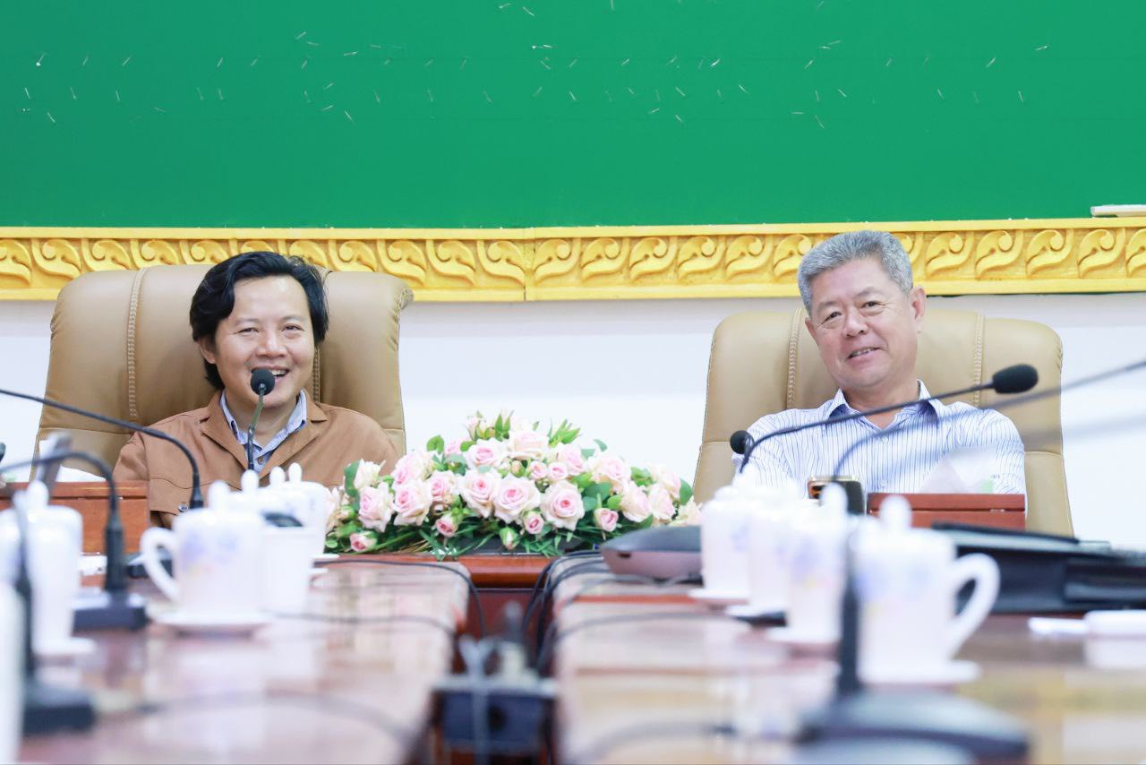 កិច្ចប្រជុំត្រួតពិនិត្យ វឌ្ឍនភាពនៃការសាងសង់អាគារសាលាខេត្តកណ្តាលថ្មី