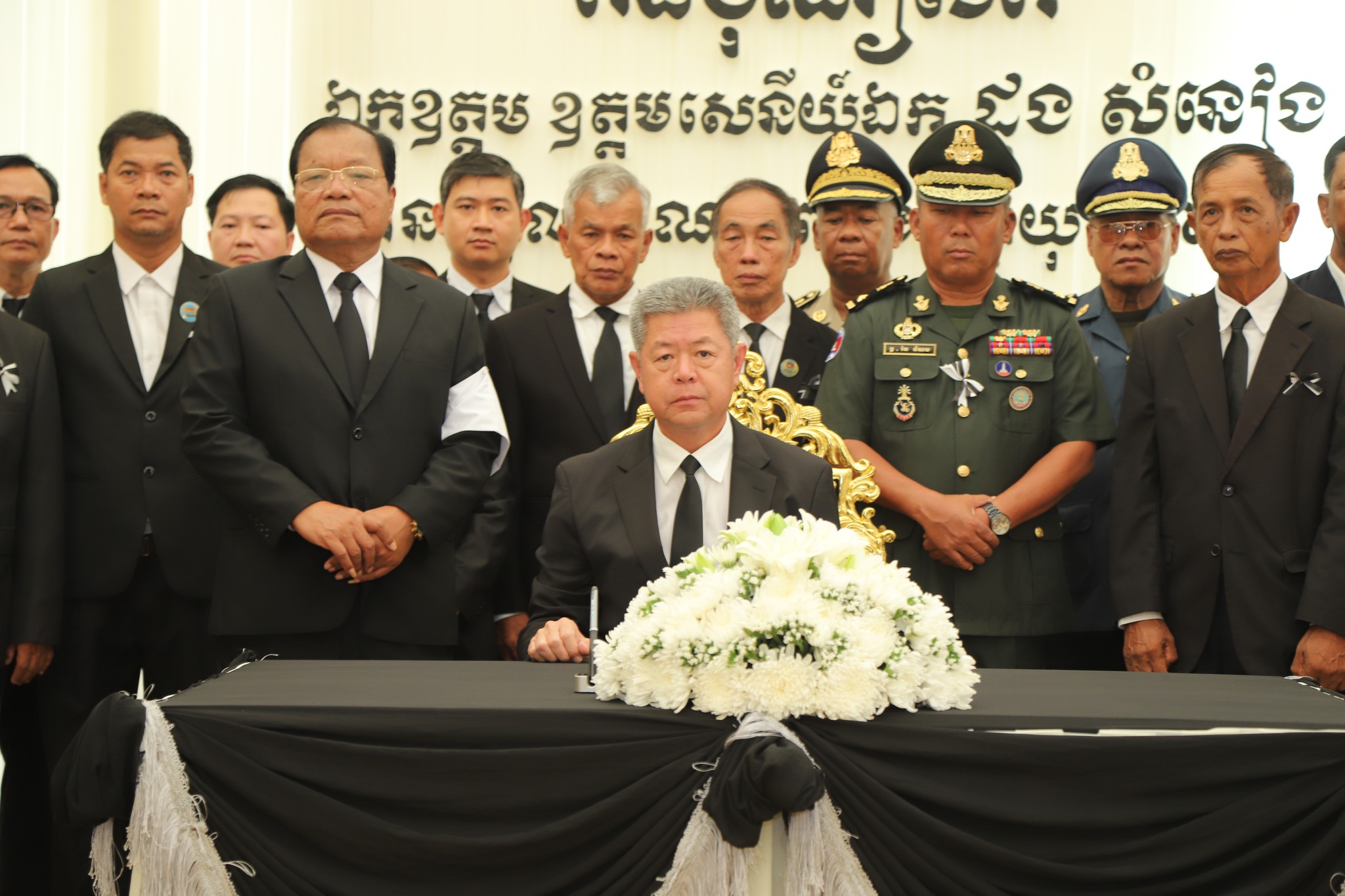 ប្រតិភូខេត្តកណ្ដាល គោរពវិញ្ញាណក្ខន្ធសព ឯកឧត្តម ឧត្តមសេនីយ៍ឯក ដួង សំនៀង មេបញ្ជាការកងពលតូចអន្តរាគមន៍លេខ៧ កងពលធំ អន្តរាគមន៍លេខ៣