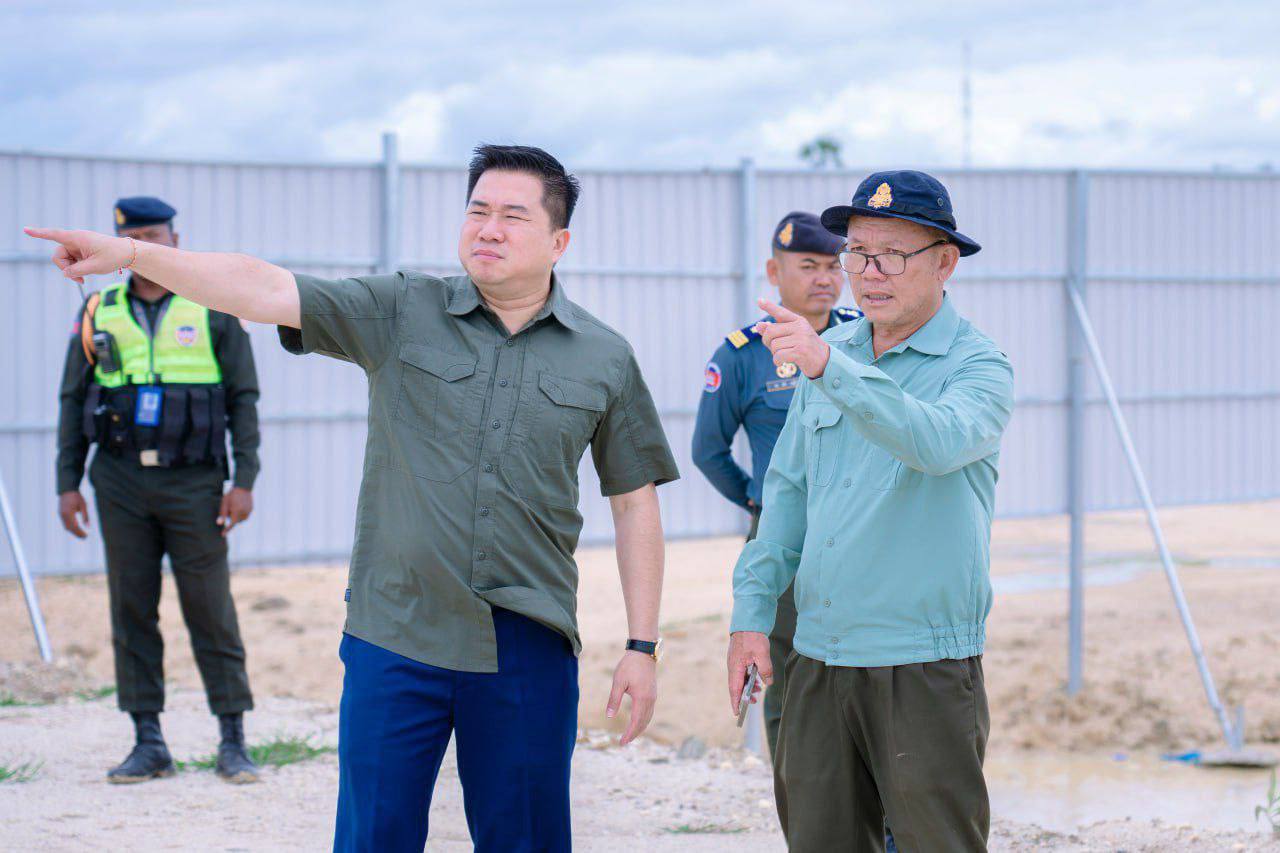 លោក ឧត្តមសេនីយ៍ត្រី ម៉េង ស្រ៊ុន បានអញ្ជើញដឹកនាំក្រុមការងារអាវុធហត្តខេត្តកំពង់ស្ពឺចុះត្រួត ពិនិត្យវឌ្ឍនភាព ទីតាំងដីបន្ទាយថ្មី និងត្រៀមកសាង អគារសេនាធិការដ្ឋាន ខាងមុខនេះ…