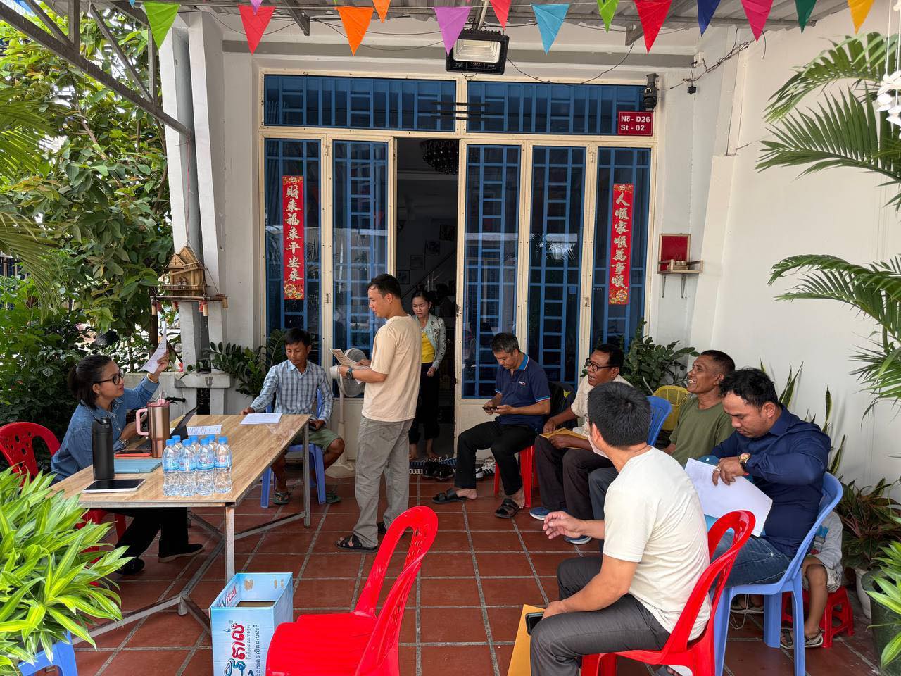 ក្រុមការងាររបស់ក្រសួងរៀបចំដែនដី នគរូបនីយកម្ម និងសំណង់ បានចុះជួបជាមួយប្រជាជន ចំនួន១៥គ្រួសារ ដែលមិនទាន់ទទួលបានបណ្ណកម្មសិទ្ធិ