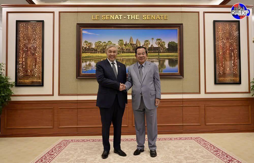 សម្ដេចតេជោ ហ៊ុន សែន អនុញ្ញាតជូនឯកឧត្តមឧបនាយករដ្ឋមន្ត្រីម៉ាឡេស៊ី ចូលជួបសំដែងការគួរសម និងពិភាក្សាការងារ នៅវិមានព្រឹទ្ធសភា