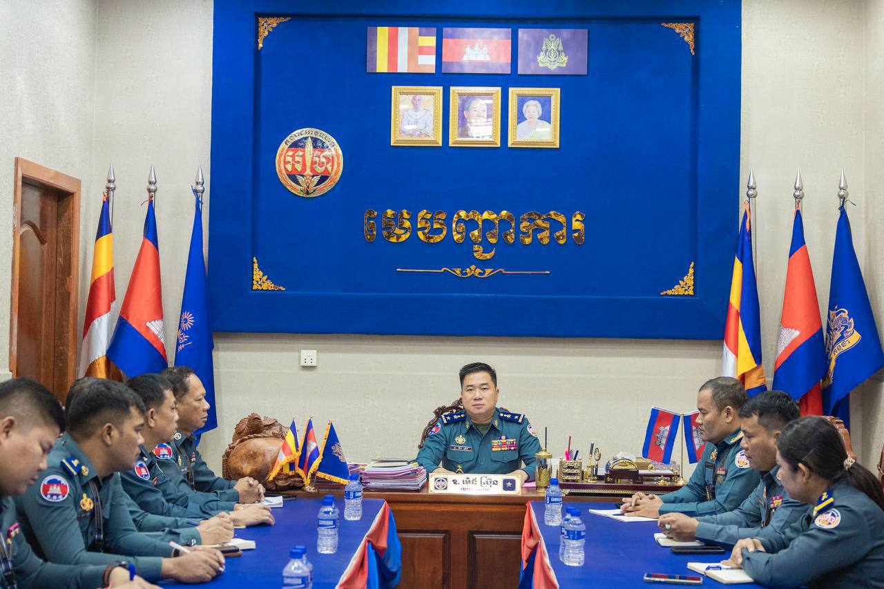 លោកឧត្តមសេនីយ៍ត្រី ម៉េង ស្រ៊ុន មេបញ្ជាការ បានអញ្ជើញជាអធិបតីដឹកនាំកិច្ចប្រជុំការងារជំនាញមន្ទីស្រាវជ្រាវនិងបង្ក្រាបបទល្មើស ដើម្បីឲ្យ កាន់តែ មានប្រសិទ្ធិភាពខ្ពស់បន្ថែមទៀត ក្នុងការបង្ការ បង្ក្រាប ទប់ស្កាត់ និងបទល្មើសនានា…