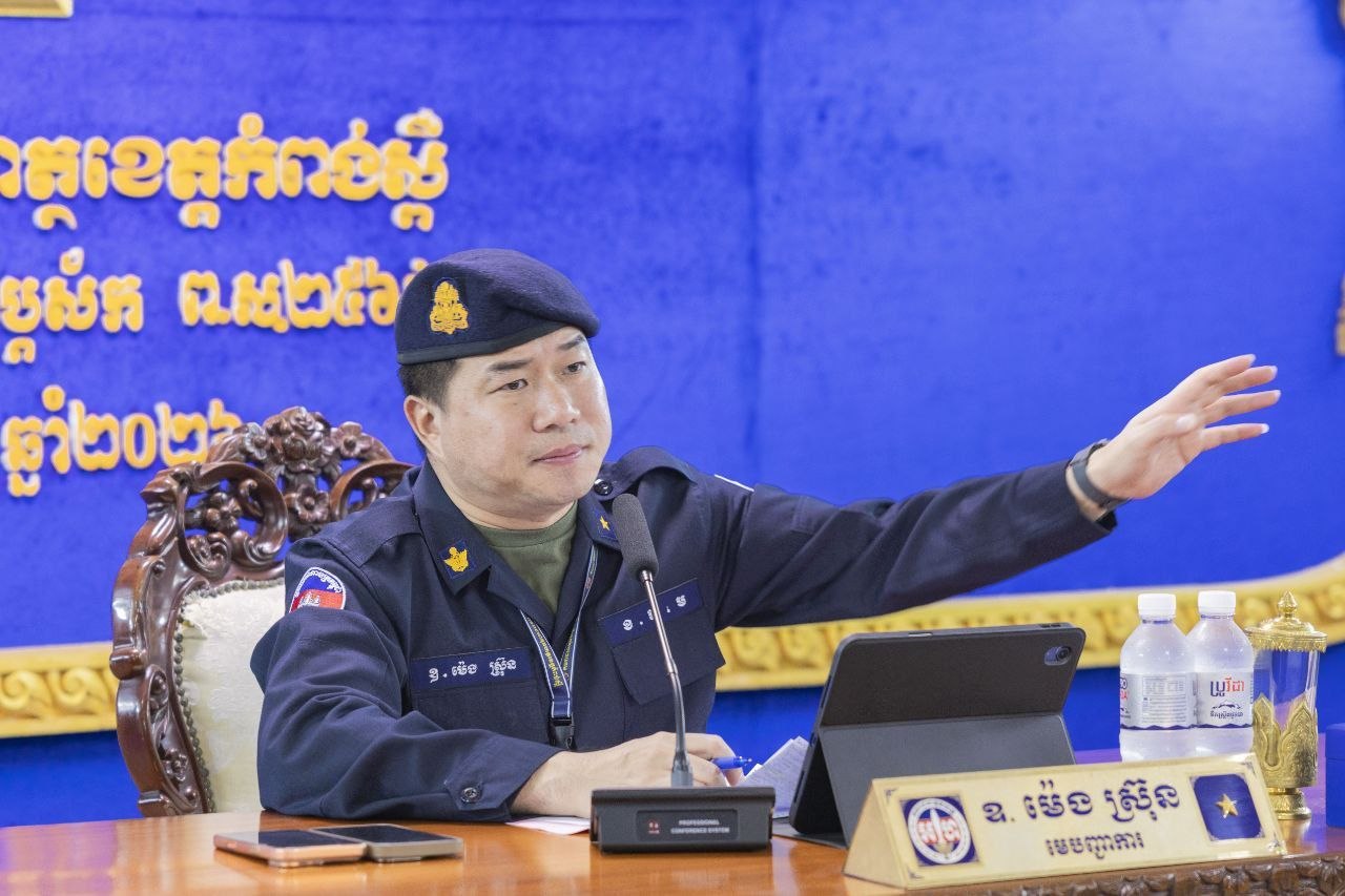 លោកឧត្តមសេនីយ៍ត្រី ម៉េង ស្រ៊ុន មេបញ្ជាការ  បានអញ្ជើញជាអធិបតីក្នុងពិធីជួបសំណេះសំណាល និងកាត់ឯកសណ្ឋាន ជូនដល់យោធិន​ នៃកងអនុសេនាធំចល័ត(វគ្គ៤៦ និងវគ្ក៤៧)ចំនួន៧២នាក់…