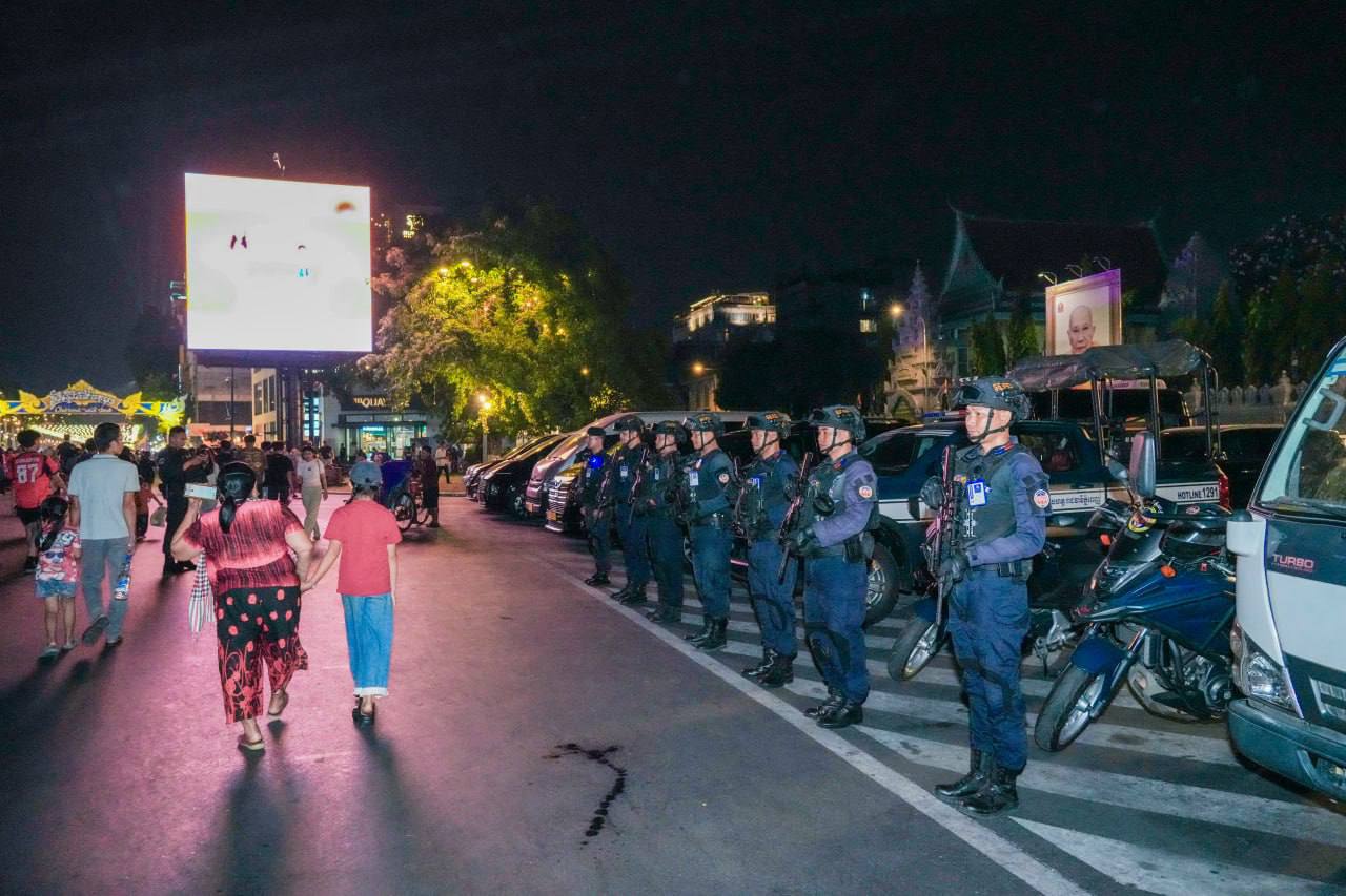 កម្លាំងកងរាជអាវុធហត្ថរាជធានីភ្នំពេញ ចូលរួមល្បាត នៅតាមដងផ្លូវថ្មើរជើង (Walk Street) ថ្ងៃទី២៥-២៦ ខែមេសា ឆ្នាំ២០២៦