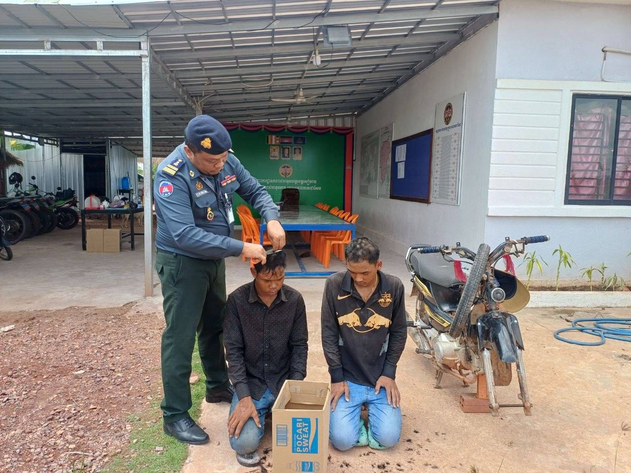 ការបង្ហោះម៉ូតូនៅលើផ្លូវសាធារណៈមិនគ្រាន់តែជាការបំពានច្បាប់ចរាចរណ៍ និងបង្កហានិភ័យប៉ុណ្ណោះទេ វាក៏ជាសកម្មភាពរបស់ក្មេងទំនើងដែលបំផ្លាញសណ្តាប់ធ្នាប់ បង្កអសន្តិសុខ និងប៉ះពាល់ដល់ភាពថ្លៃថ្នូរក្នុងសង្គមផងដែរ…