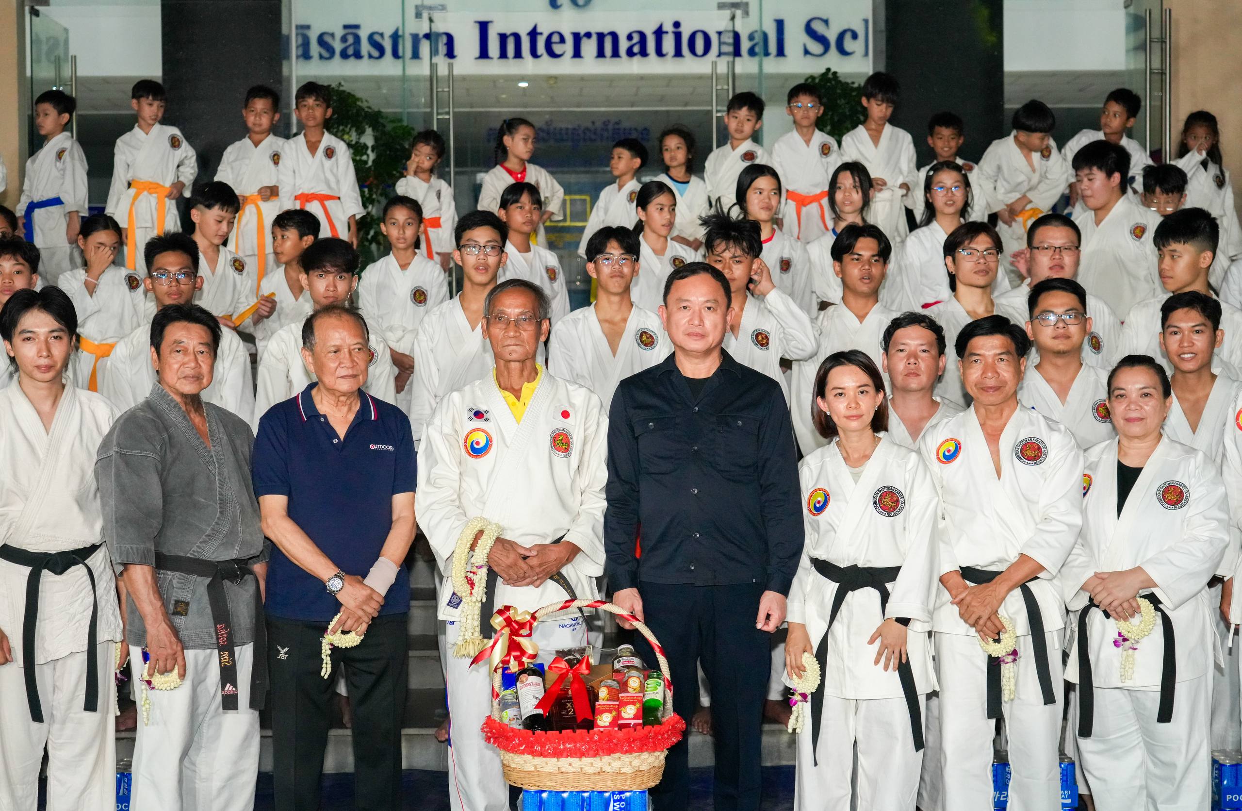 លោកឧត្តមសេនីយ៍ឯក រ័ត្ន ស្រ៊ាង បានចូលរួមក្នុងកម្មវិធីពាក់ដំឡើងខ្សែក្រវាត់ ចែកវិញ្ញាបនបត្រ និងរំលឹកដឹងគុណគ្រូ ចាស់ព្រឹទ្ធាចារ្យ (ជំនាន់ទី១៧) និងកម្មវិធី ប្រកបដោយការអប់រំផ្សេងៗទៀត របស់ ក្លឹប គូរុ ការ៉ាតេដូ ភូមិតាគខាងលិច (KARATE-DO WEST CAMPUS-GURU)