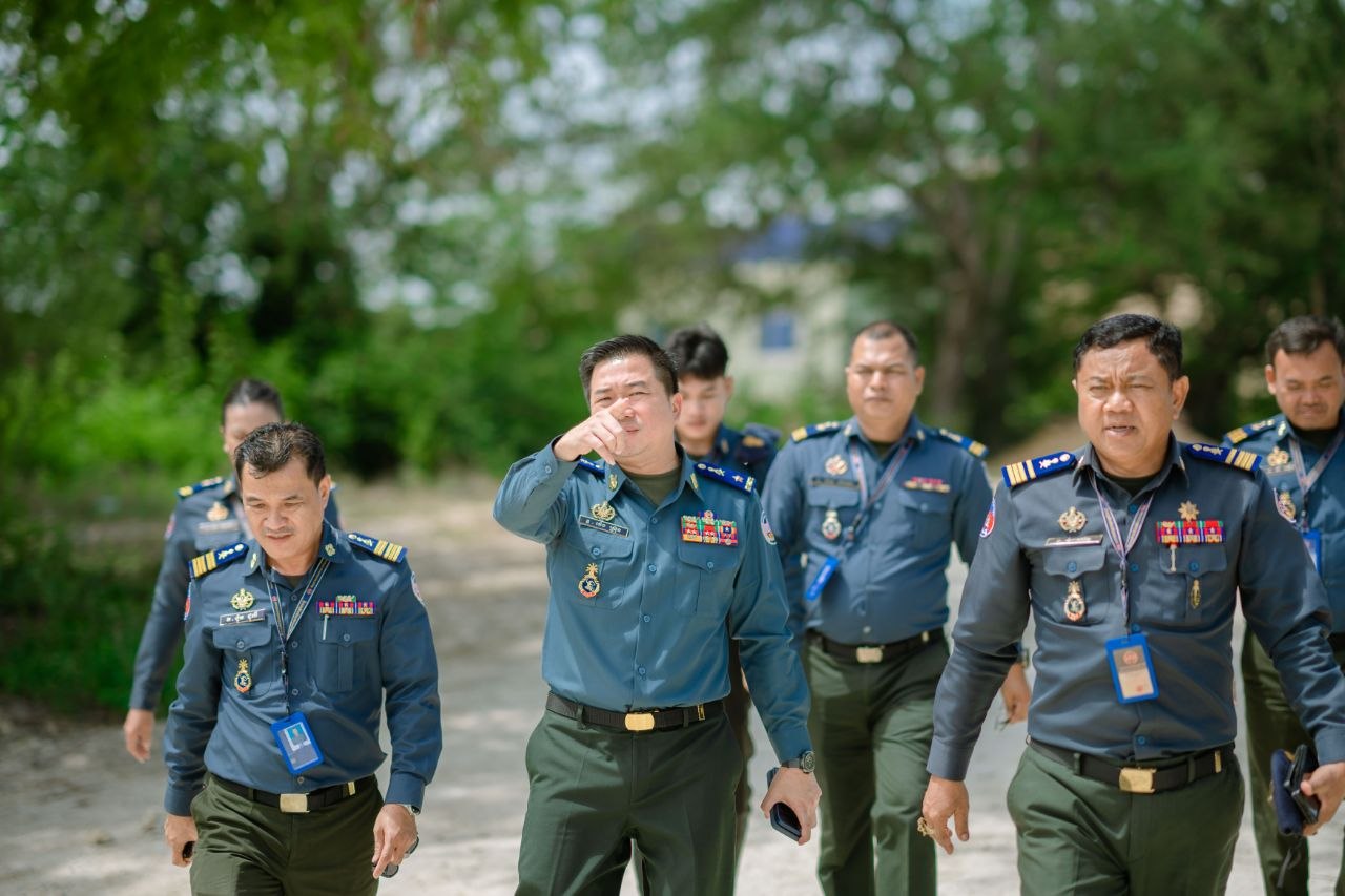 លោកឧត្តមសេនីយ​ត្រី ម៉េ​ង​ ស្រ៊ុន​​​​ មេបញ្ជាការ​​​ កងរាជអាវុធហត្ថខេត្ត​កំពង់ស្ពឺ អញ្ជើញ​ដឹក​ក្រុមការងារកងរាជអាវុធហត្ថខេត្ត​​​ ត្រួតពិនិត្យវឌ្ឍនភាពការងារ​ ការ​កសាង​ទីតាំង​មូលដ្ឋាន​កងរាជអាវុធហត្ថស្រុក​គងពិសី​ថ្មី​